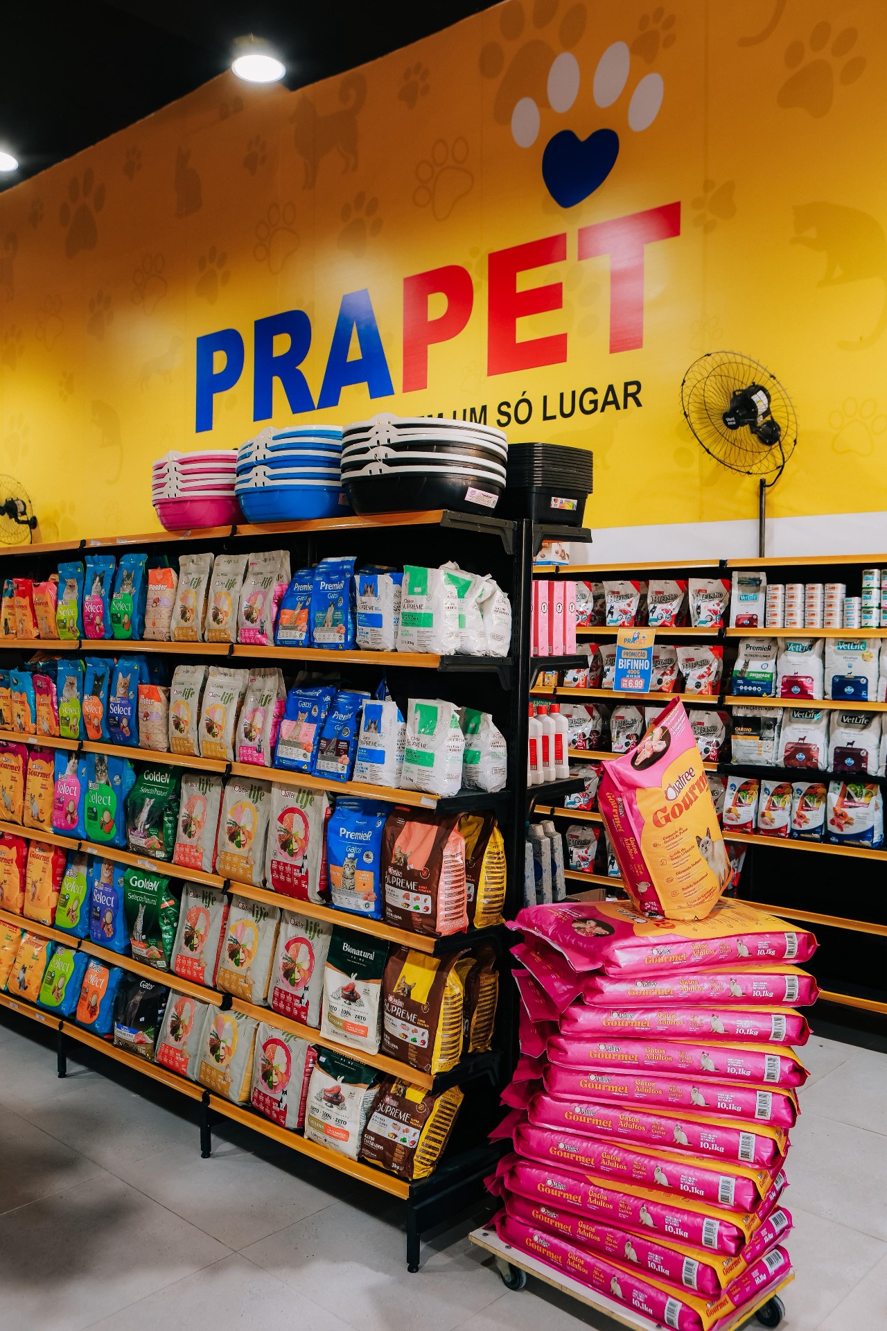 Prateleiras da Farmácia Pet PraPet